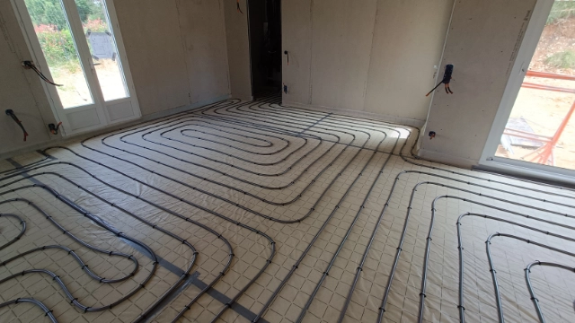 Plancher chauffant mousse projetée